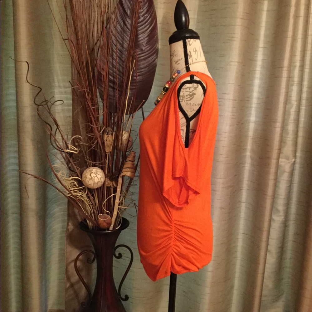 NEW V-Neck Short Sleeve Top - Picture 3 of 8